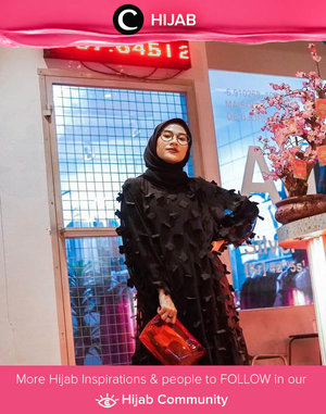 Black never goes out of Clozette Ambassador @karinaorin's style. Simak inspirasi gaya Hijab dari para Clozetters hari ini di Hijab Community. Yuk, share juga gaya hijab andalan kamu.