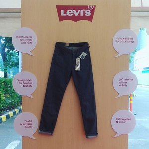 @levis_indonesia kembali merilis Levi's Commuter denim dan non denim dengan 6 teknologi terbaru untuk kenyamanan para pengendara sepeda dengan desain yang slim fit sesuai dengan penggunanya. #clozetteid #levisindonesia #denim