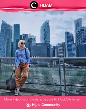 Dress in a light blue oxford shirt and brown chinos for a neat, stylish look. Simak inspirasi gaya Hijab dari para Clozetters hari ini di Hijab Community. Image shared by Star Clozetter: @sunsetdazesha. Yuk, share juga gaya hijab andalan kamu