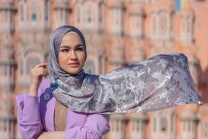 Tampil Cantik di Bulan Ramadan Dengan Hijab Motif Ala Hijaber Asal Malaysia Elfira Loy