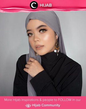 Bosan dengan gaya hjabmu? Coba tiru style Clozetter @Lylasabine dengan memakai turtle neck dan membuat model hijabnya seperti ini. Simak inspirasi gaya Hijab dari para Clozetters hari ini di Hijab Community. Yuk, share juga gaya hijab andalan kamu. 