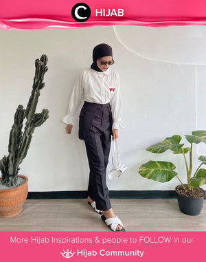 Wear your basic items in an elevated way like Clozette Crew @astrityas! Simak inspirasi gaya Hijab dari para Clozetters hari ini di Hijab Community. Yuk, share juga gaya hijab andalan kamu.