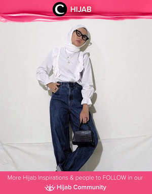 White shirt and jeans for a classic, minimal look. Image shared by Clozette Ambassador @karinaorin. Simak inspirasi gaya Hijab dari para Clozetters hari ini di Hijab Community. Yuk, share juga gaya hijab andalan kamu.