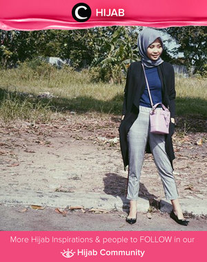 Combine long outer with grey plaid pants, flat shoes, and sling bag. Simak inspirasi gaya Hijab dari para Clozetters hari ini di Hijab Community. Image shared by Clozetter @disyaicha. Yuk, share juga gaya hijab andalan kamu