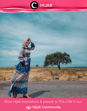Clozetter @zeynolivia and her full pattern dress-it matched the background photo! Simak inspirasi gaya Hijab dari para Clozetters hari ini di Hijab Community. Yuk, share juga gaya hijab andalan kamu.