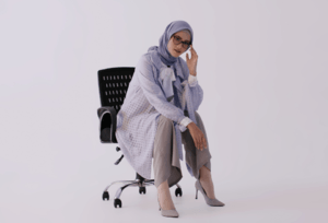 Inspirasi Fashion Hijab Ke Kantor yang Nyaman dan Stylish