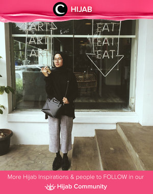 Outfit monokrom tidak akan pernah membosankan dan memberikanmu sentuhan edgy. Cobain yuk! Simak inspirasi gaya Hijab dari para Clozetters hari ini di Hijab Community. Image shared by Clozetter: @karinaorin. Yuk, share juga gaya hijab andalan kamu 