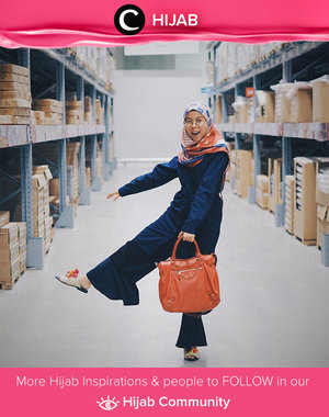 The color combination of orange and blue= fresh. It can makes you happy too. Simak inspirasi gaya Hijab dari para Clozetters hari ini di Hijab Community. Image shared by Clozetter @ratnajuni. Yuk, share juga gaya hijab andalan kamu.