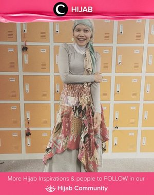 Siapa yang hobi menggunakan aksen tumpuk seperti Clozetter @nagacentil ini? Kain batikpun terlihat lebih casual, ya, jadinya. Simak inspirasi gaya Hijab dari para Clozetters hari ini di Hijab Community. Yuk, share juga gaya hijab andalan kamu. 