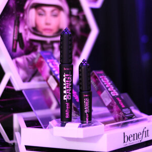BADgal BANG! Nuansa Astronomi Dalam Maskara Baru Benefit 
