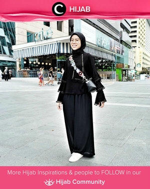 You can still show off your unique style while wearing black outfits. Simak inspirasi gaya Hijab dari para Clozetters hari ini di Hijab Community. Image shared by Clozetter: @ratnajuni. Yuk, share juga gaya hijab andalan kamu