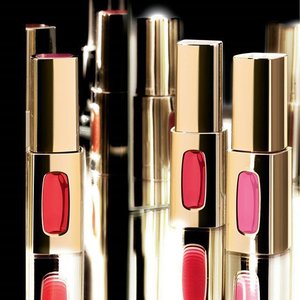 Tampilan bold ala Parisian yang memukau? Di sini tips-nya, Clozetters bit.ly/feminitasparisian

#ClozetteID #ClozetteInsider #lorealid #loreal #parisianlook #paris #makeup #lipstick #lipgloss