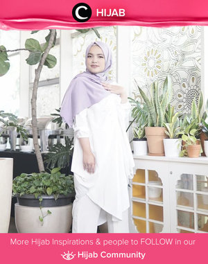 Clozette Ambassador @annisaramalia looked elegant in white and soft purple.  Simak inspirasi gaya Hijab dari para Clozetters hari ini di Hijab Community. Yuk, share juga gaya hijab andalan kamu. 