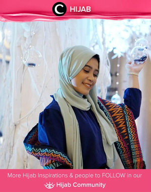 Adding a touch of pattern on your simple outfit will lift your whole look. Simak inspirasi gaya Hijab dari para Clozetters hari ini di Hijab Community. Image shared by Clozetter @ArianiRosidi. Yuk, share juga gaya hijab andalan kamu.