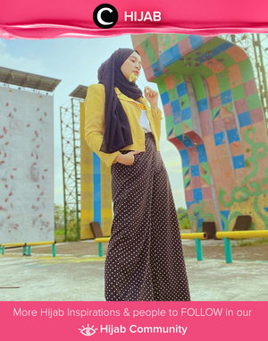 Never thought that yellow blazer and black-polka pants would come up this good! Image shared by Clozetter @Mellarisya. Simak inspirasi gaya Hijab dari para Clozetters hari ini di Hijab Community. Yuk, share juga gaya hijab andalan kamu.