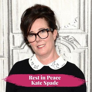 Rest in peace, Kate Spade who found dead in her apartment last Tuesday. Dilansir, fashion designer berusia 55 tahun ini meninggal akibat bunuh diri. Deep condolence for her family. 📸 Andrew Toth/Getty Image via Forbes#clozetteid
