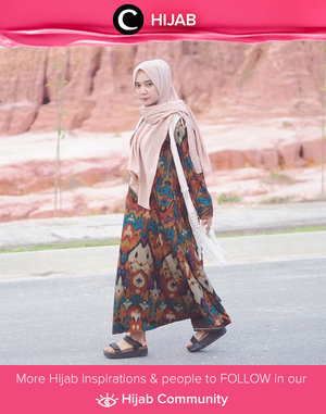 Ethnic dress and fringe outer? Perfect outfit for this weekend. Simak inspirasi gaya Hijab dari para Clozetters hari ini di Hijab Community. Image shared by Clozette Ambassador: @mellarisya. Yuk, share juga gaya hijab andalan kamu