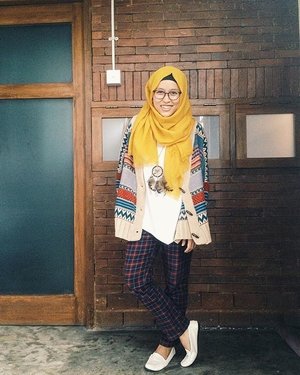 Hijabers never been this stylish! Cek inspirasi gaya Clozetters Hijab yuk di sini bit.ly/clozettehijabcasual. Photo by #StarClozetter Dewindriyani.#ClozetteID #fashion #outfitinspiration #instafashion #clothes #instalook #outfit #ootd #portrait #clothing #style #look #lookbook #lookoftheday #outfitoftheday #ootd #stylish #instaoutfit #fashionjunkie #accessories #dainty