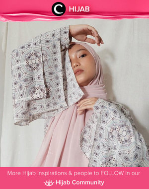 Loving this dramatic pose by Clozetter @imeldaaf. She wore Jenna Blouse by Aprilia. Simak inspirasi gaya Hijab dari para Clozetters hari ini di Hijab Community. Yuk, share juga gaya hijab andalan kamu. 