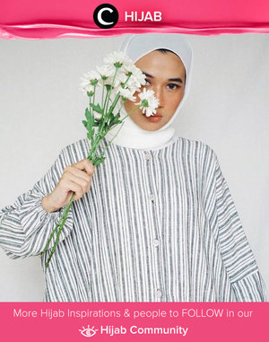 Baju berbahan linen yang nyaman bisa jadi pilihan untuk mendukung produktivitasmu selama di rumah. Image shared by Clozette Ambassador @karinaorin. Simak inspirasi gaya Hijab dari para Clozetters hari ini di Hijab Community. Yuk, share juga gaya hijab andalan kamu.