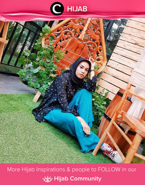 Jeans and sneakers will always be the keys of casual look. Image shared by Clozetter @silviputri. Simak inspirasi gaya Hijab dari para Clozetters hari ini di Hijab Community. Yuk, share juga gaya hijab andalan kamu.