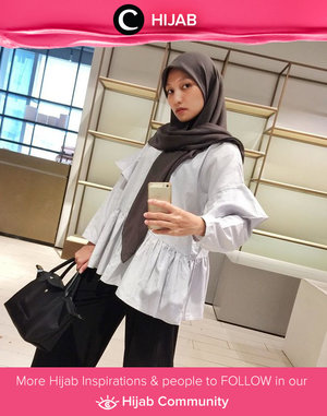Snap snap! Who's up for something loose and comfy this weekend? Simak inspirasi gaya Hijab dari para Clozetters hari ini di Hijab Community. Image shared by Clozetter @Izmanromadona. Yuk, share juga gaya hijab andalan kamu. 
