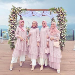 12 Inspirasi Seragam Bridesmaid Hijab Warna Pastel yang Cantik
