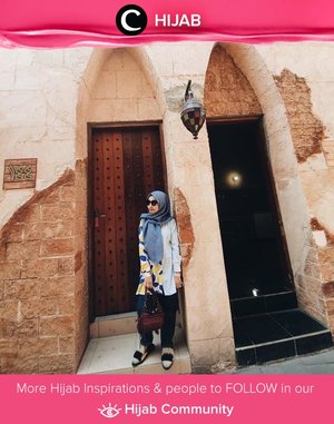 A mix between prints and plain shirt made by Clozetter @andinara herself for a more edgy look. Simak inspirasi gaya Hijab dari para Clozetters hari ini di Hijab Community. Yuk, share juga gaya hijab andalan kamu.