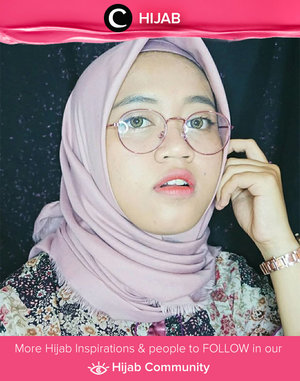 Banyak yang menganggap bahwa kacamata menutupi tampilan makeup. Tapi sekarang ada banyak makeup look yang dibuat khusus untuk pengguna kacamata. Apalagi saat ini kacamata hadir dengan frame yang semakin beragam. Simak inspirasi gaya Hijab dari para Clozetters hari ini di Hijab Community. Image shared by Clozetter: @nrlfjrbrrh. Yuk, share juga gaya hijab andalan kamu