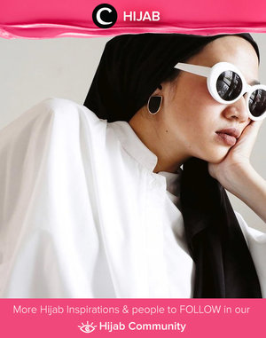 Black and white always succeed to give this cool yet classy impression. Image shared by Clozette Ambassador @karinaorin. Simak inspirasi gaya Hijab dari para Clozetters hari ini di Hijab Community. Yuk, share juga gaya hijab andalan kamu.