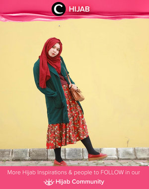 Long coat, flower midi skirt, black opaque, and loafers shoes. Perfect combination for vintage hijab look by Clozette Ambassador Mella. Simak inspirasi gaya Hijab dari para Clozetters hari ini di Hijab Community. Image shared by Clozette Ambassador: mellarisya. Yuk, share juga gaya hijab andalan kamu 