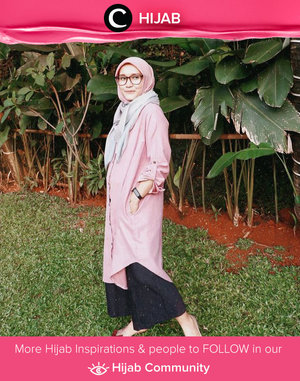 Weekend in soft pink. Clozetter @ellynurul looked so comfy in her long shirt.  Simak inspirasi gaya Hijab dari para Clozetters hari ini di Hijab Community. Yuk, share juga gaya hijab andalan kamu. 