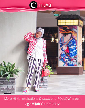 Stripes in a complimentary color palette will befriend your houndstooth. Simak inspirasi gaya Hijab dari para Clozetters hari ini di Hijab Community. Image shared by Clozetter: @rizunaswon. Yuk, share juga gaya hijab andalan kamu