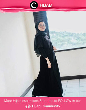 Clozette Ambassador @karinaorin shows us that wearing black is actually a lifestyle. Who's agree? Simak inspirasi gaya Hijab dari para Clozetters hari ini di Hijab Community. Yuk, share juga gaya hijab andalan kamu.