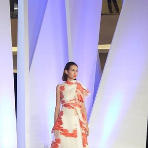 Let's dress up with this amazing dress! @cottonink x @makeoverid on stage. #clozetteid #fashion #runway #blackdress #clothing #brand #makeup #beauty #fashionweek #makeover