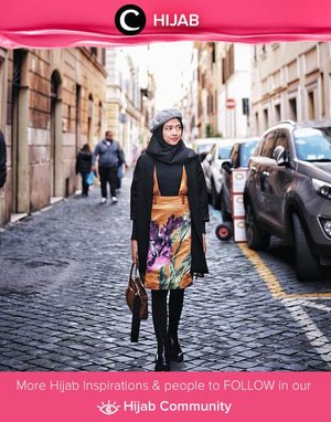 Wear your printed overall on your black on black outfit for an elegant yet chic total look. Simak inspirasi gaya Hijab dari para Clozetters hari ini di Hijab Community. Image shared by Clozetter : @edwinafaa. Yuk, share juga gaya hijab andalan kamu.