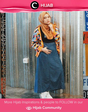 Clozette Ambassador @Mellarisya played with her geometric-patterned cardigan for her casual style. Simak inspirasi gaya Hijab dari para Clozetters hari ini di Hijab Community. Yuk, share juga gaya hijab andalan kamu. 