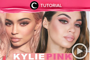 Yuk, tiru makeup andalan Kylie yang bernuansa pink. Lihat tutorialnya di sini http://bit.ly/2uB9lW5. Video ini di-share kembali oleh Clozetter: @saniaalatas. Cek Tutorial Updates lainnya pada Tutorial Section.