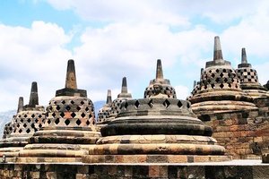 Apa rencana kamu weekend ini? Mungkin Candi Borobudur bisa jadi tujuan yang tepat, karena akan ada acara rutin yang menarik saat perayaan Waisak tanggal 22 Mei nanti seperti pelepasan lampion.
#ClozetteID
Photo from @ind.travel.