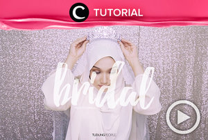 Wedding Hijab Tutorial: Side Sweep http://bit.ly/2EFvsw0. Video shared by Clozetter: @saniaalatas. Cek Tutorial Updates lainnya pada Tutorial Section.