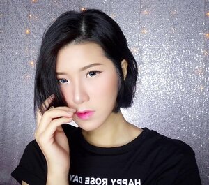 💙💙💙
.
.
.
.
.
.
.
#ivgbeauty #indobeautygram #makeuptutorial #makeupreview #makeup #wakeupandmakeup #endorse #endorsement #undiscovered_muas #indobeautyblogger  #beautybloggerindonesia @tampilcantik #tampilcantik #ClozetteID  #ibv #tutorialmakeup