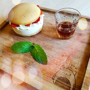 Trying this super cute Dorayaki Sandwich  at @tokerucafe.id , a cute cat themed cafe💕It contains all the things I love from strawberry to ice cream & whipped cream. Also it's my 1st time trying maple syrup, taste gewd tho 🤩👌#TokeruCafeBali.........#ivgbeauty #indobeautygram #makeuptutorial #wakeupandmakeup #undiscovered_muas  @tampilcantik #tampilcantik #ClozetteID #tutorialmakeup #ragamkecantikan @ragam_kecantikan #inspirasicantikmu @zonamakeup.id @makeup.tutorial.asian #indovidgram @indovidgram