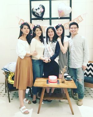 Bridal Shower for our lovely @ventyfebrianti ❤❤❤
.
Lancar sampai hari H jeng say 😘 See you in Belitung 🙆🙆