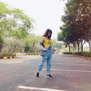I rarely, almost never post a full body picture because I'm really self-concious about my body shape.
.
The other reason also because my sense for this OOTD thingy is very crappy 😂😂 I just like to wear anything comfortable.
.
#ivgbeauty #indobeautygram #beautynesiamember #clozetteid