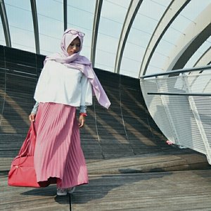 Pleats, please!

#wannawritelongcaption but #irarelyreadlongcaption #hijabootdindo #diaryhijaber #dailyhijabindo #clozetteid #fashion