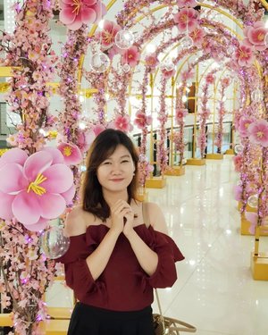 恭禧發財, 紅包拿來 😂😂 (Wishing you a prosperous year, give me the red envelope 😂😂) .
.
#ChineseNewYear2019 #ChineseNewYear #新年快乐 #万事如意 #YearofPig #PlumBlossom #梅花 #FlowerTunnel #ClozetteID #Blessed