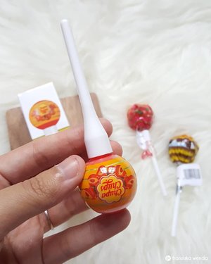 Chupa chups lollipop? No! It's chupa chups lip tint shade peach 😝
.
This chupa chups liptint:
🍭 has cute packaging design
🍭 easy to use and has pretty shades
🍭 can be used from natural to bold look depend how much lip tint that used
🍭 it do transfer while eating, but the color still remaining
🍭 its not moisturizing enough on my lip so I recommend use your favourite lipbalm before using this
.
Full review read on fransiskawenda.blogspot.com ❤
.
.
#chupachups #liptint #BeautyReview #Review #ClozetteID #BloggerPerempuan