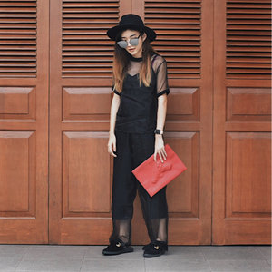 black on black kinda day wearing this matchy set from @iwearmood 🖤