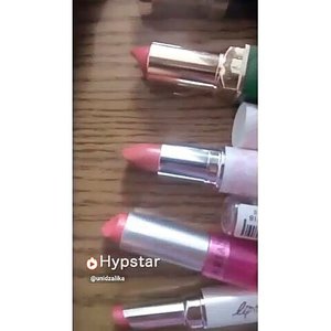 °Meskipun sekarang zamannya lip cream lip tint lip paint lip matte lip apalah itu masih banyak namanya, saya pribadi masih senang koleksi banyak lipstick eh tapi setelah dicolek-colek baru ngeh, selama ini selalu punya warna yang tidak jauh berbeda.Swatches lebih jelas nanti cek di IG Stories, ya, satu jam lagi.______________________#clozetteid#bblog#hypstar #hypstarindonesia@hypstar.indonesia @hypstar_ind @hypstarofficial