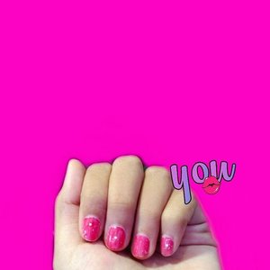 ⚫
Put a shocking pink on your nails 💅 . That's an easy way of making up for Mondays.

#ClozetteID #clozettedaily #clozette #nail #nails #nailart #nailpolish